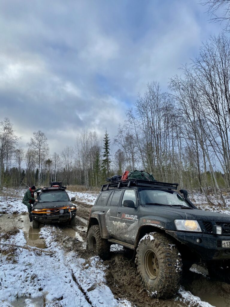 Воломы. Участок маршрута. Патрол и Тойота Воломы. Участок маршрута. Патрол и Тойота
